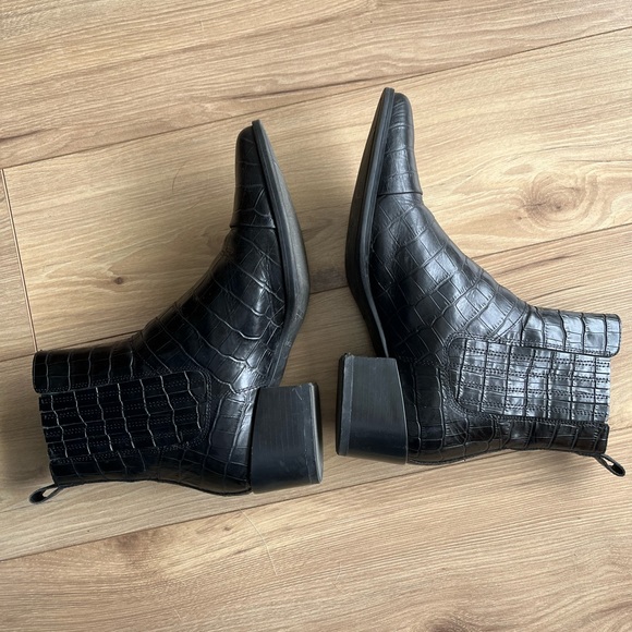 SOLD Vagabond Marja Croc Embossed Bootie - Picture 6 of 7
